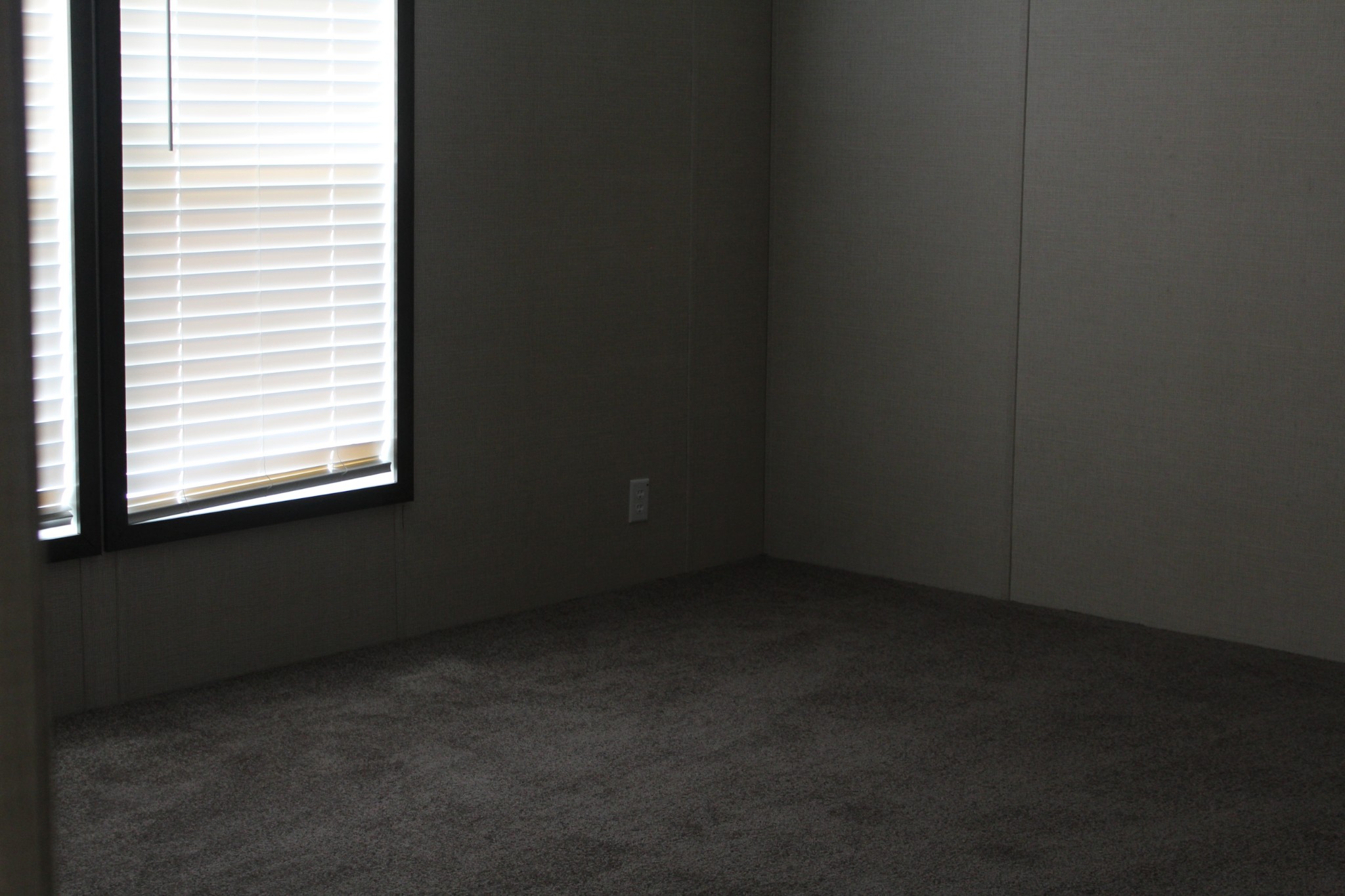 595 Days Road Lafayette, TN 37083 - Photo 7 of 21 an empty room with a window