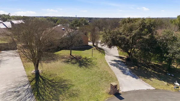 a view of a yard in a lake