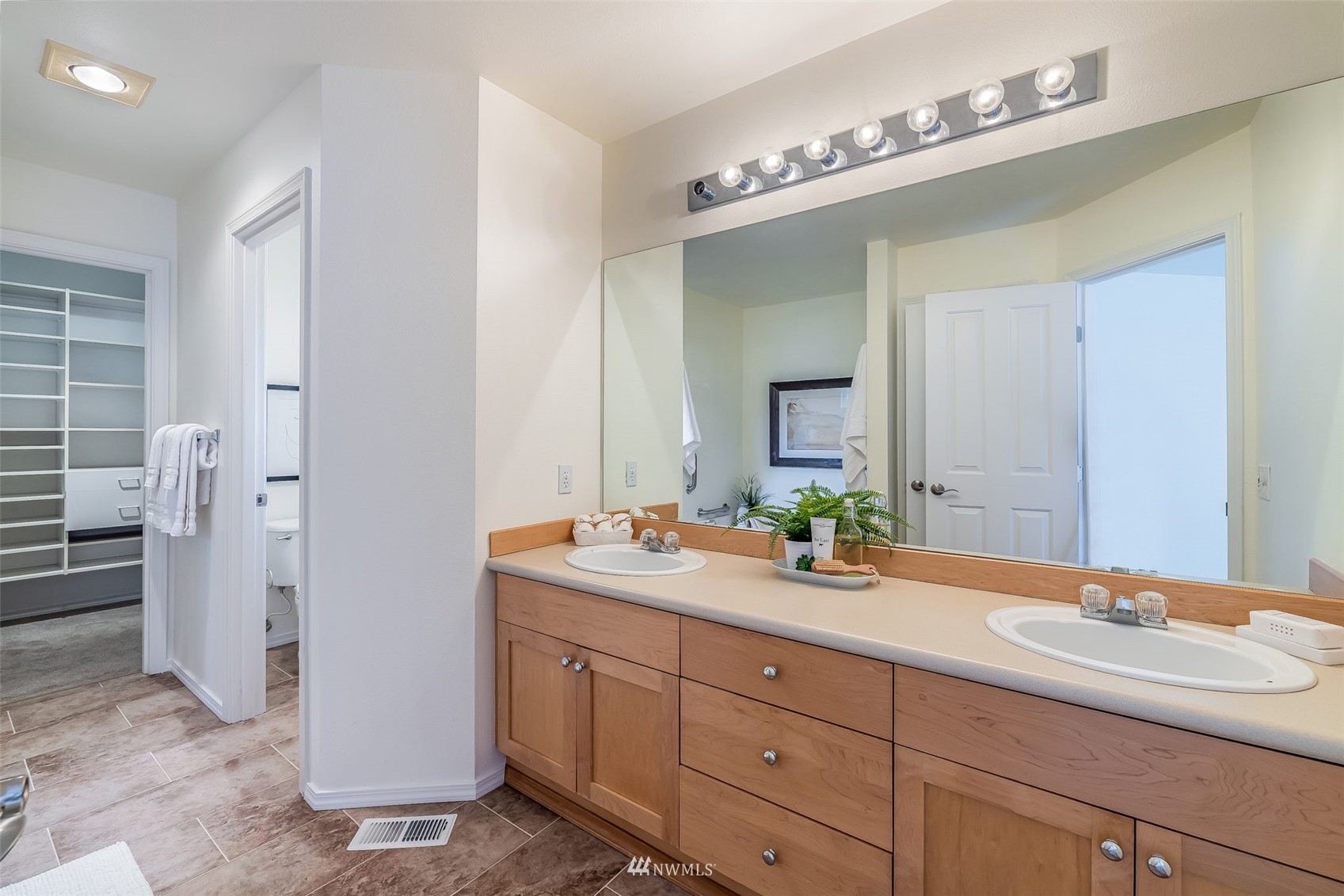13335 133rd Place Southeast Renton, WA 98058 - Photo 14 of 16 Gallery Image 14