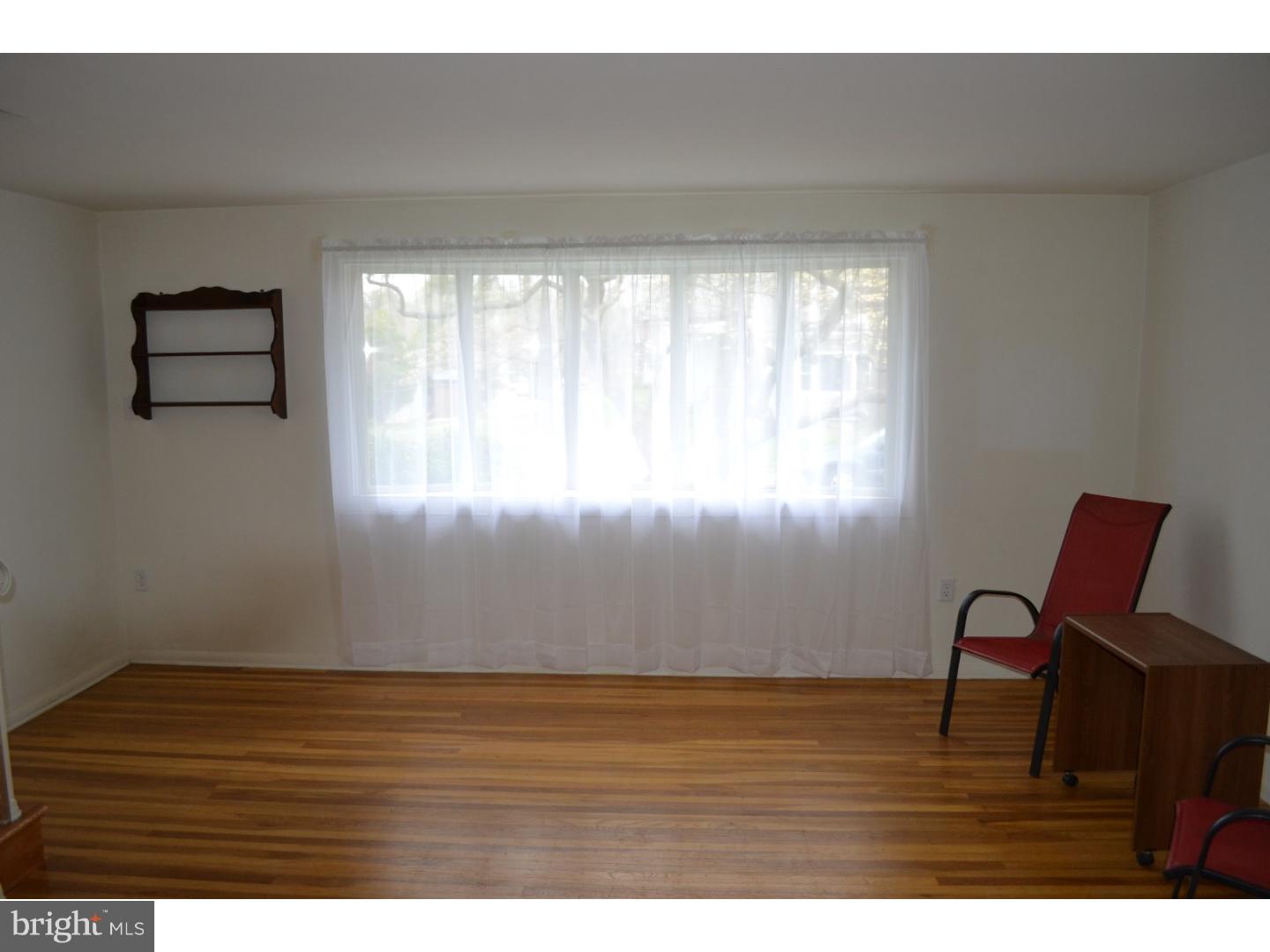 6 Collier Circle Ridley Park, PA 19078 - Photo 5 of 24 Living Room