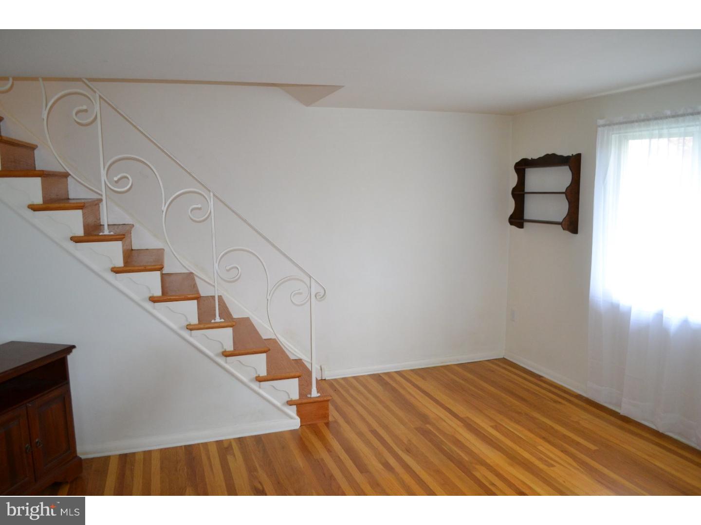 6 Collier Circle Ridley Park, PA 19078 - Photo 6 of 24 Living Room