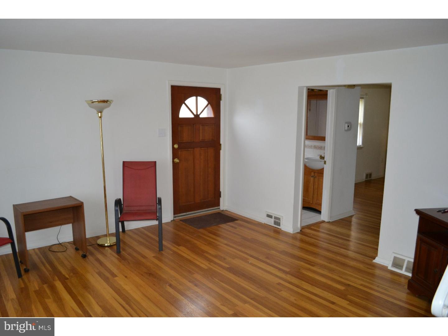 6 Collier Circle Ridley Park, PA 19078 - Photo 7 of 24 Living Room