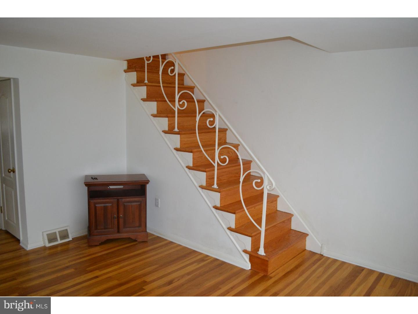 6 Collier Circle Ridley Park, PA 19078 - Photo 9 of 24 Living Room