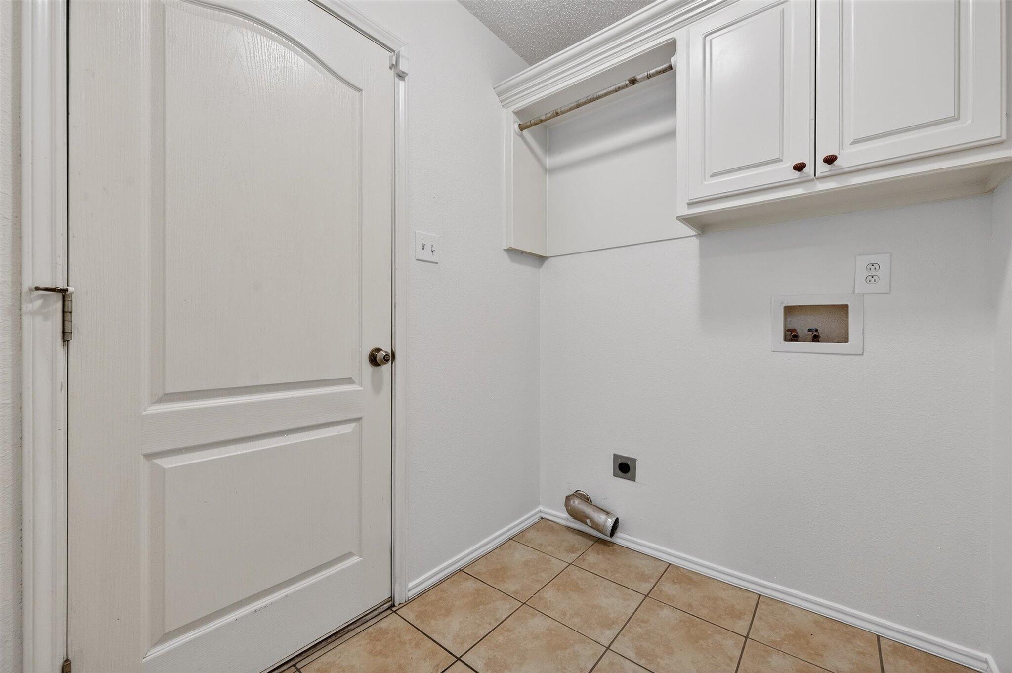 2216 97th Street Lubbock, TX 79423 - Photo 17 of 29 a view of an empty room
