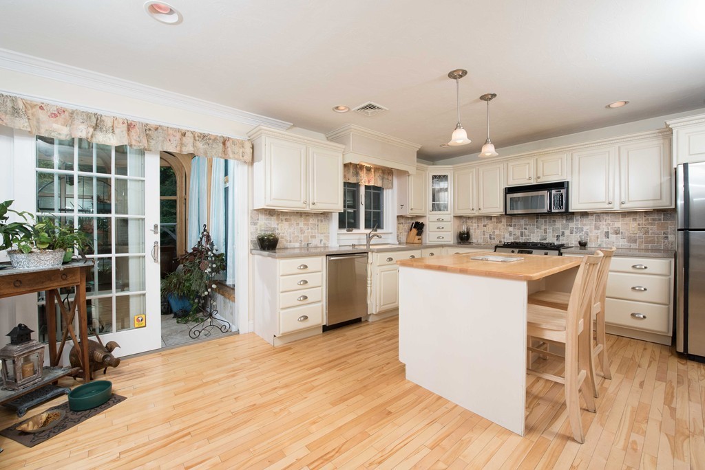 79 Tearall Road Raynham, MA 02767 - Photo 5 of 22 Gallery Image 5
