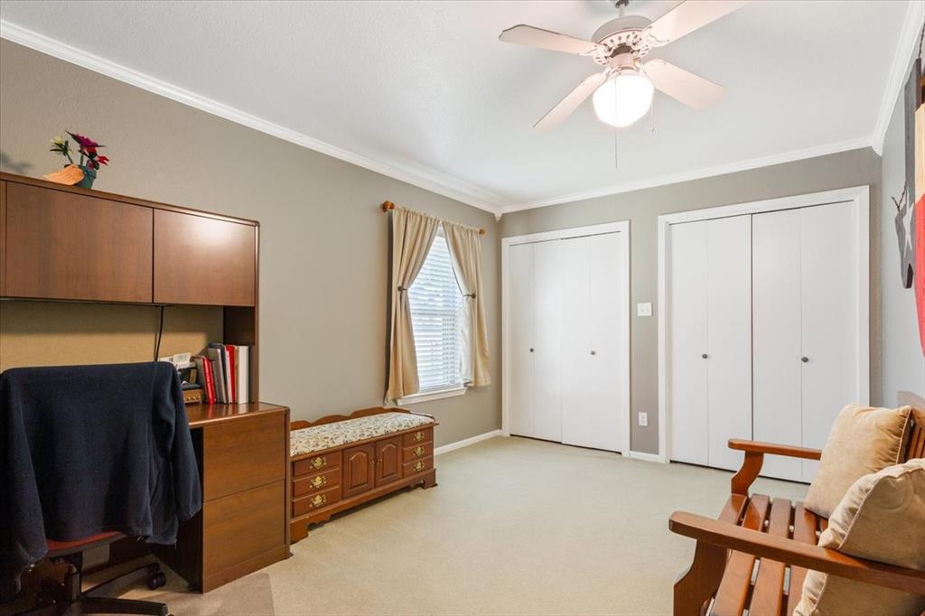 109 Hilltop Street Riesel, TX 76682 - Photo 22 of 32 a living room with furniture and a ceiling fan