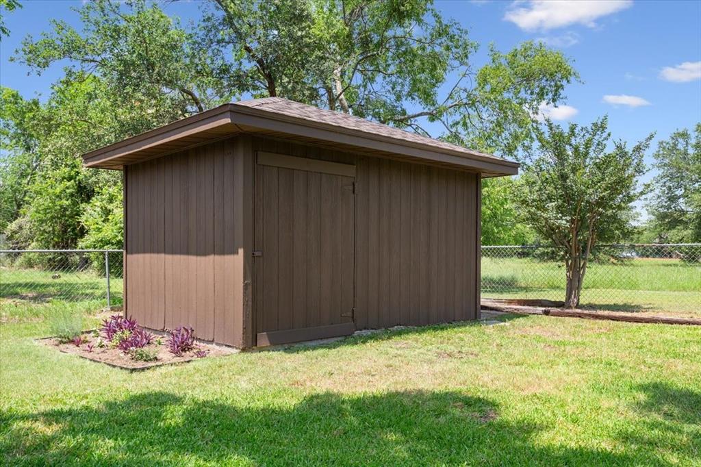 109 Hilltop Street Riesel, TX 76682 - Photo 31 of 32 a backyard of a house with lots of green space