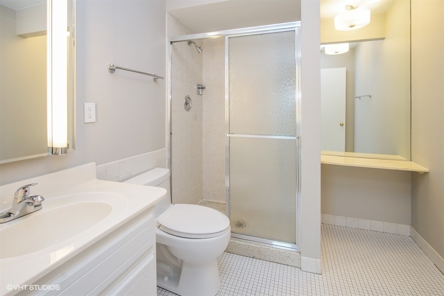 201 Thames Parkway, Unit 3F Park Ridge, IL 60068 - Photo 8 of 11