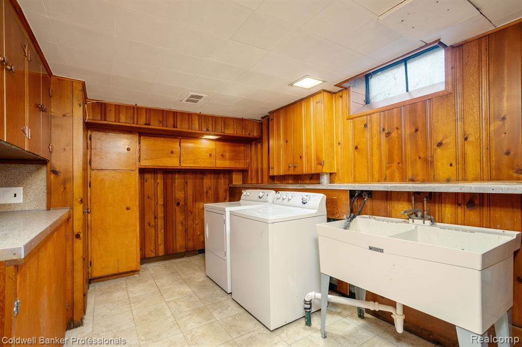 1485 Fairholme Road Grosse Pointe Woods, MI 48236 - Photo 33 of 40