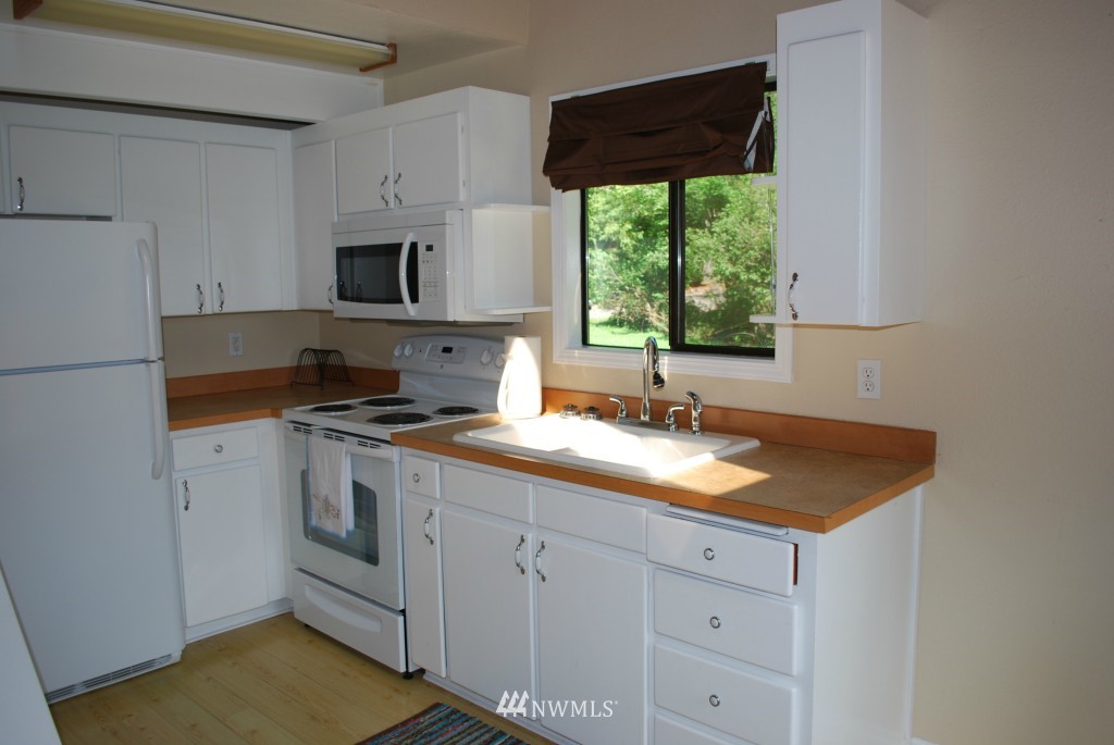2370 East Phillips Lake Loop Road Shelton, WA 98584 - Photo 4 of 15 Gallery Image 4