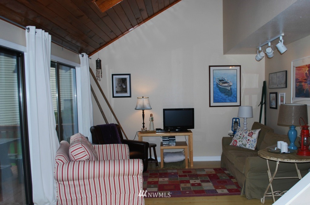 2370 East Phillips Lake Loop Road Shelton, WA 98584 - Photo 5 of 15 Gallery Image 5