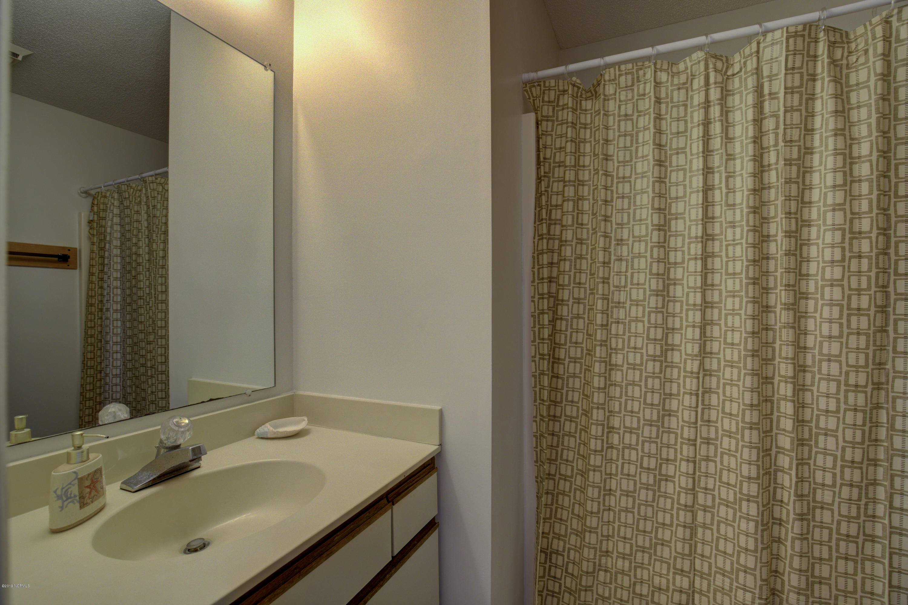 1859 New River Inlet Road North Topsail Beach, NC 28460 - Photo 25 of 35 1859 New River Inlet Road - Interiors -_