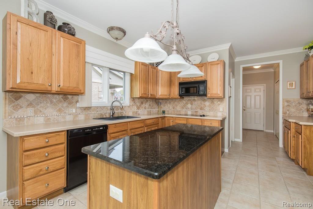 1406 Kentfield Drive Rochester, MI 48307 - Photo 7 of 52