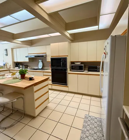 $5,000 | 253 North Kavenish Drive, Rancho Mirage, CA 92270