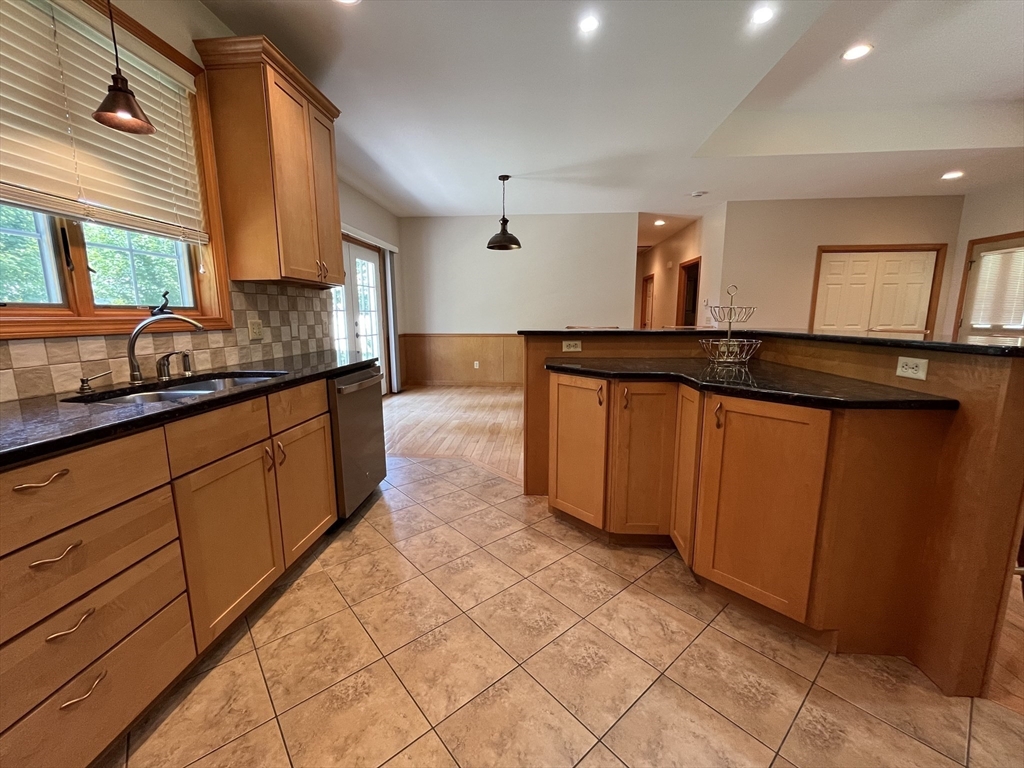 20 Gaspee Street Chicopee, MA 01013 - Photo 8 of 30