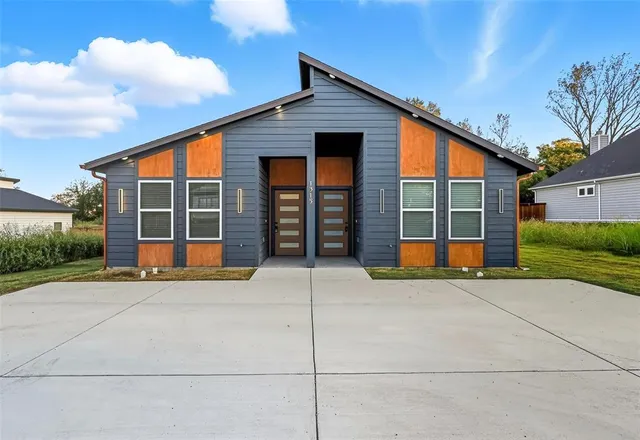 a house view with a outdoor space