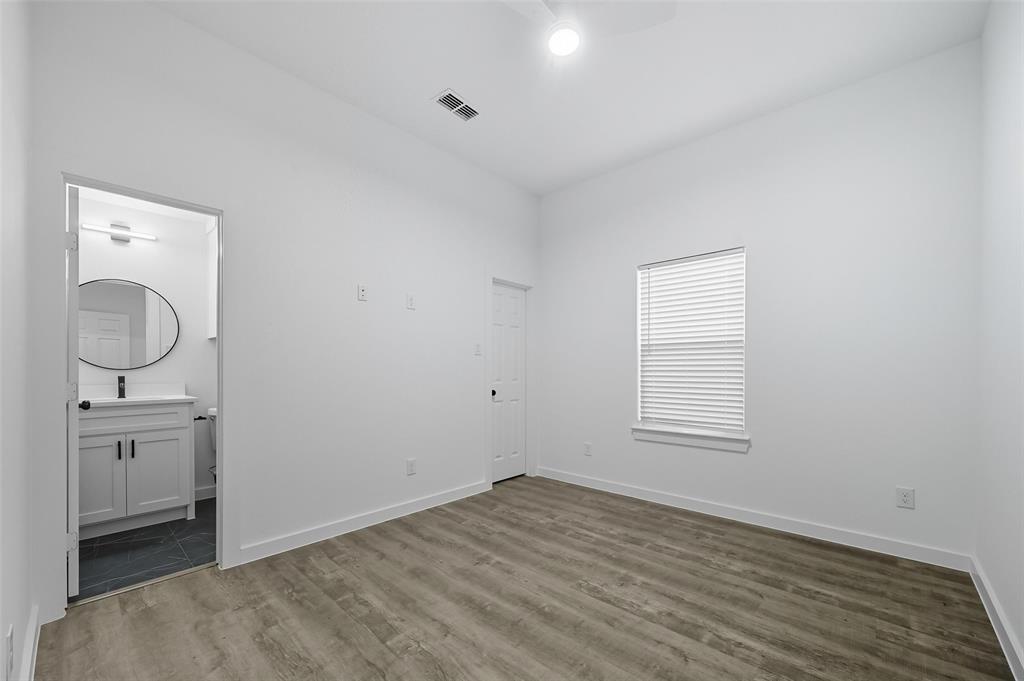 1315 Oneal Street, Unit B Commerce, TX 75428 - Photo 11 of 17 an empty room with a desk and mirror