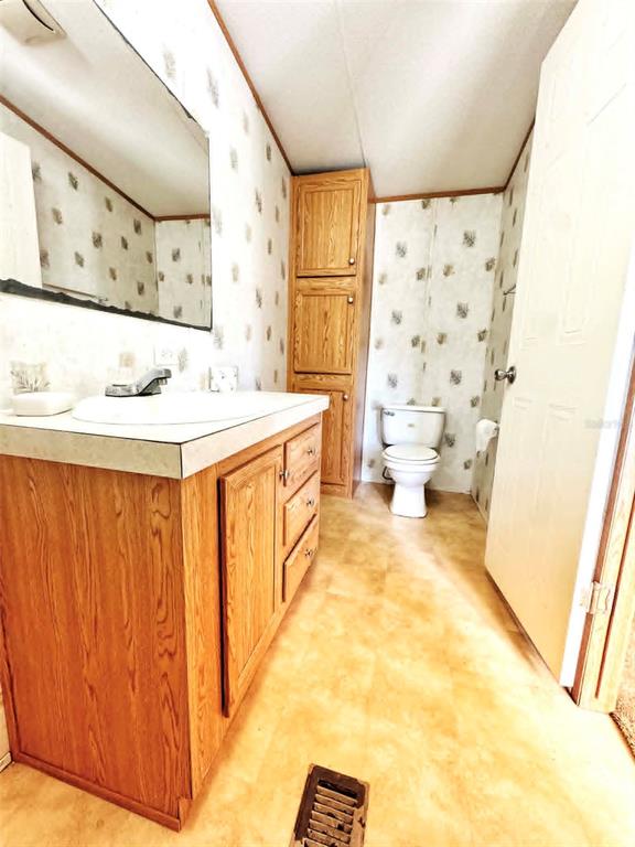 612 Morgan Road Winter Haven, FL 33880 - Photo 12 of 38 a bathroom with a sink a toilet and shower