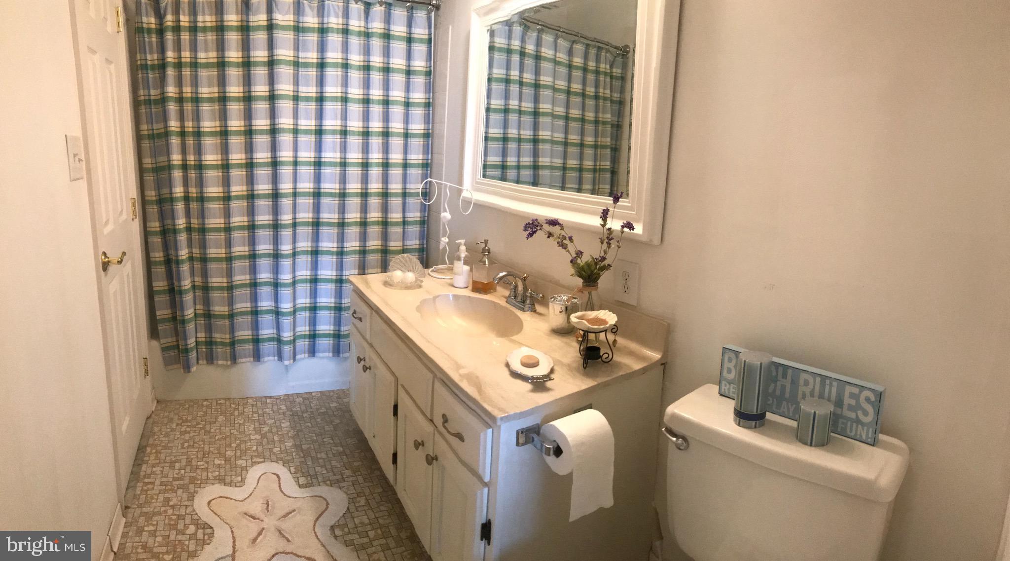 701 Rusty Anchor Road, Unit 21 Ocean City, MD 21842 - Photo 20 of 22 Upstairs Full Bath