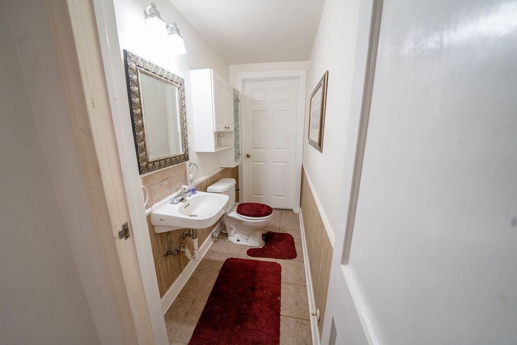 2218 Chapman Street Houston, TX 77009 - Photo 19 of 27 a bathroom with sink and mirror with bathtub