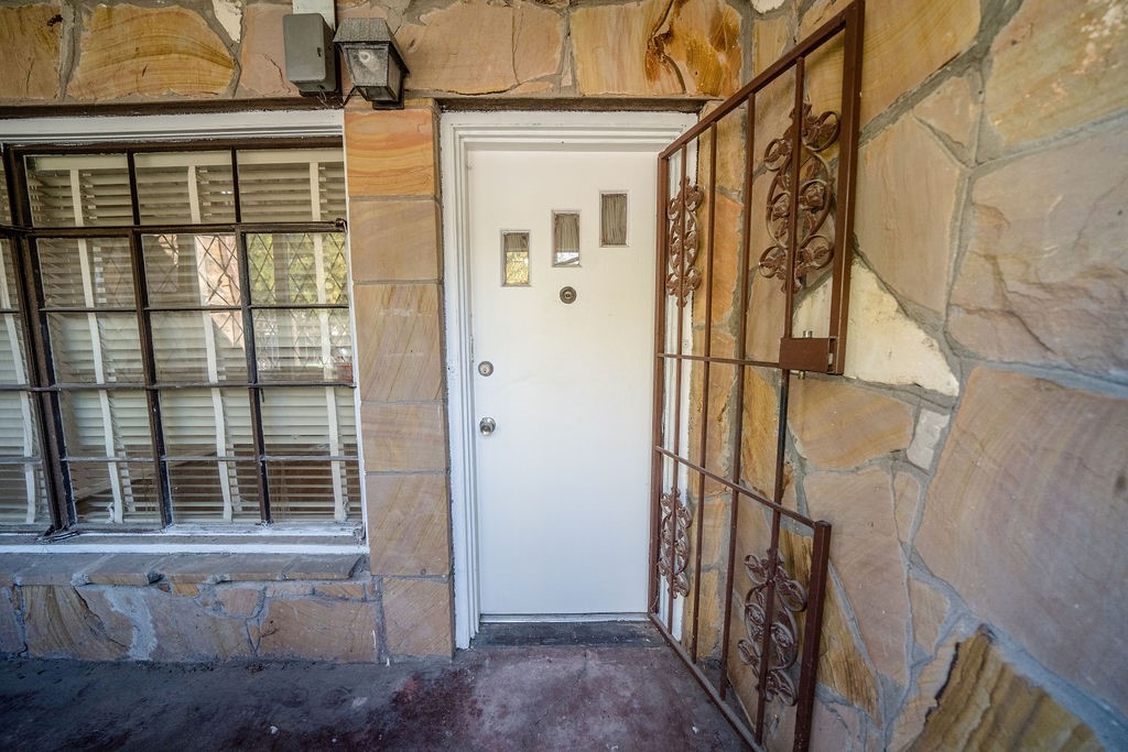 2218 Chapman Street Houston, TX 77009 - Photo 27 of 27 a view of a house with a small porch
