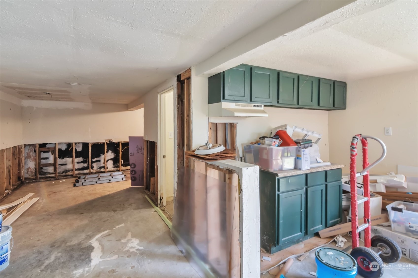 108 Oak Street Bremerton, WA 98310 - Photo 21 of 25 a storage room with washer and dryer
