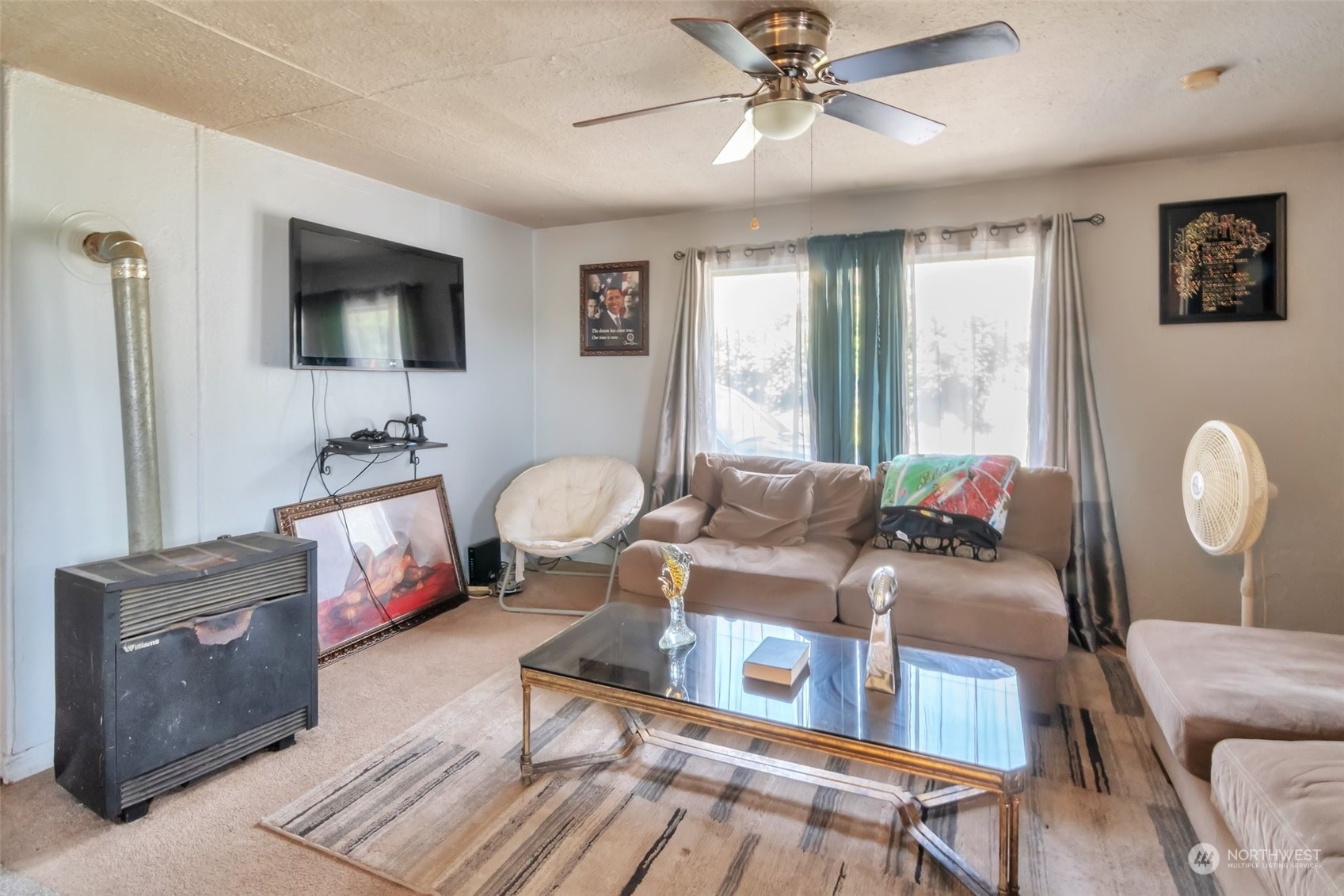 108 Oak Street Bremerton, WA 98310 - Photo 4 of 25 a living room with furniture and a window