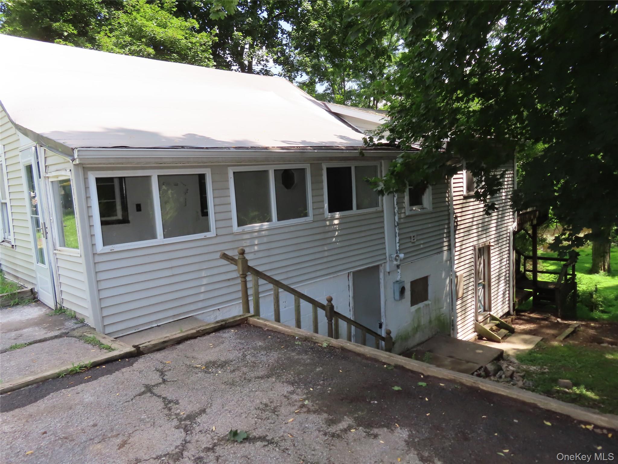 4 Wilbur Road Pleasant Valley, NY 12569 - Photo 3 of 15 RIGHT SIDE STEPS TO BACK YARD