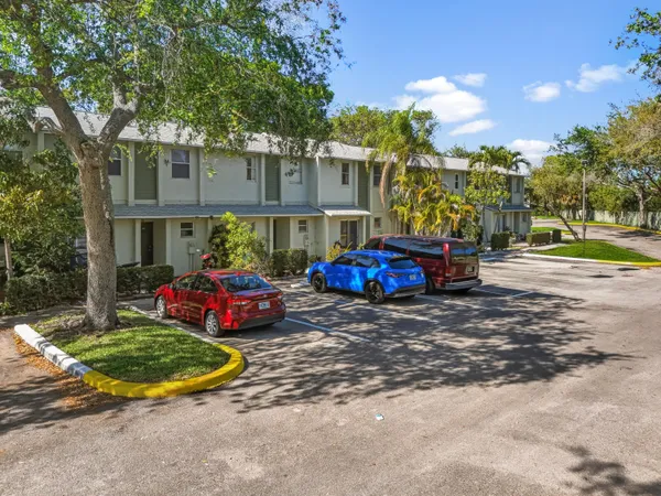 a view of a houses with a small yard