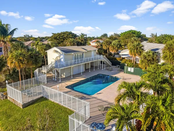 $338,900 | 789 Crystal Lake Drive, Unit 789, Deerfield Beach, FL 33064