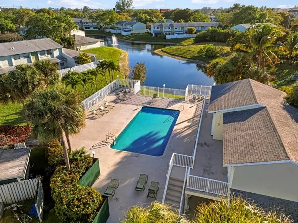 $338,900 | 789 Crystal Lake Drive, Unit 789, Deerfield Beach, FL 33064