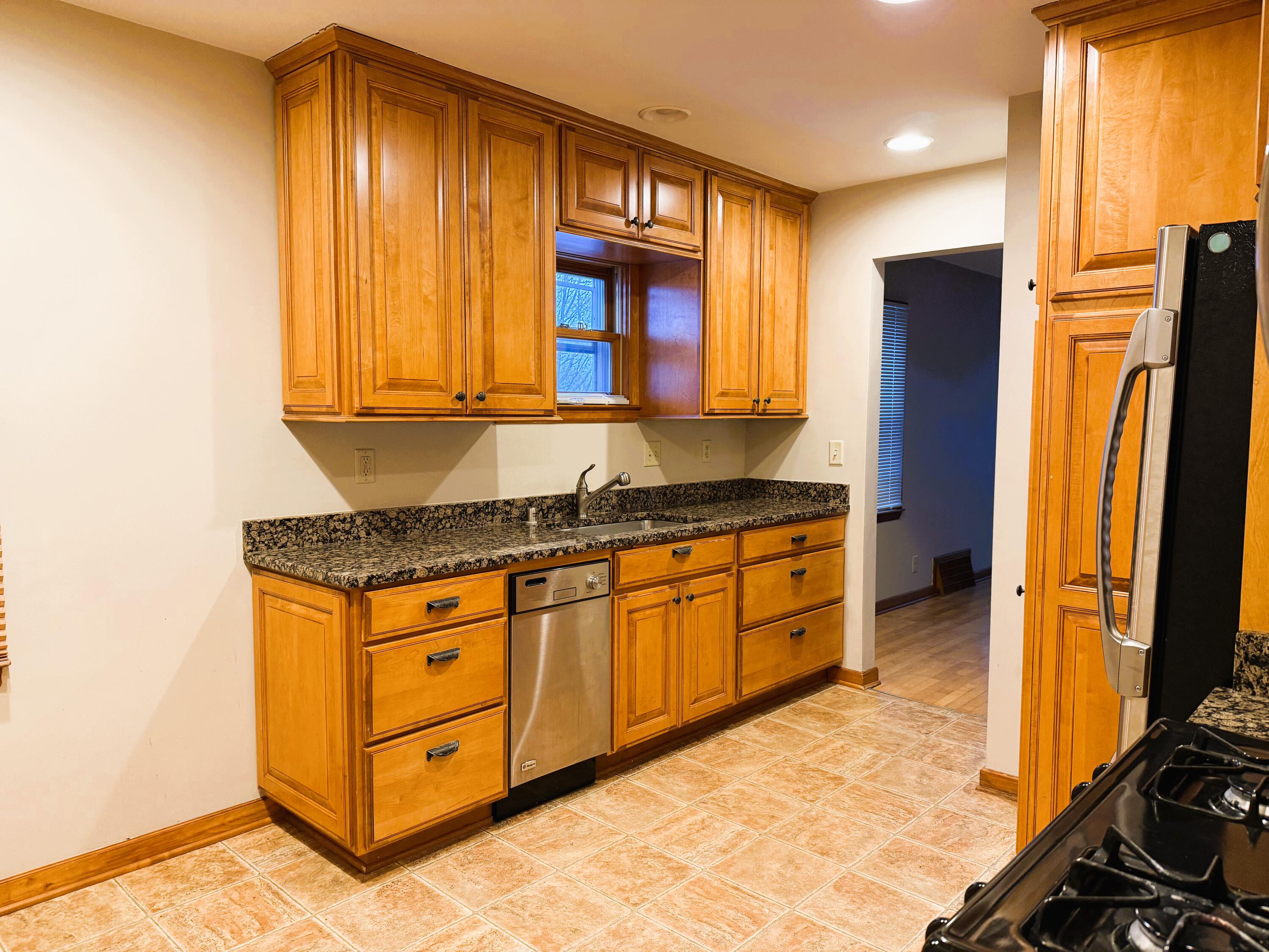 2201 South 73rd Street West Allis, WI 53219 - Photo 7 of 26 Eat-in Kitchen