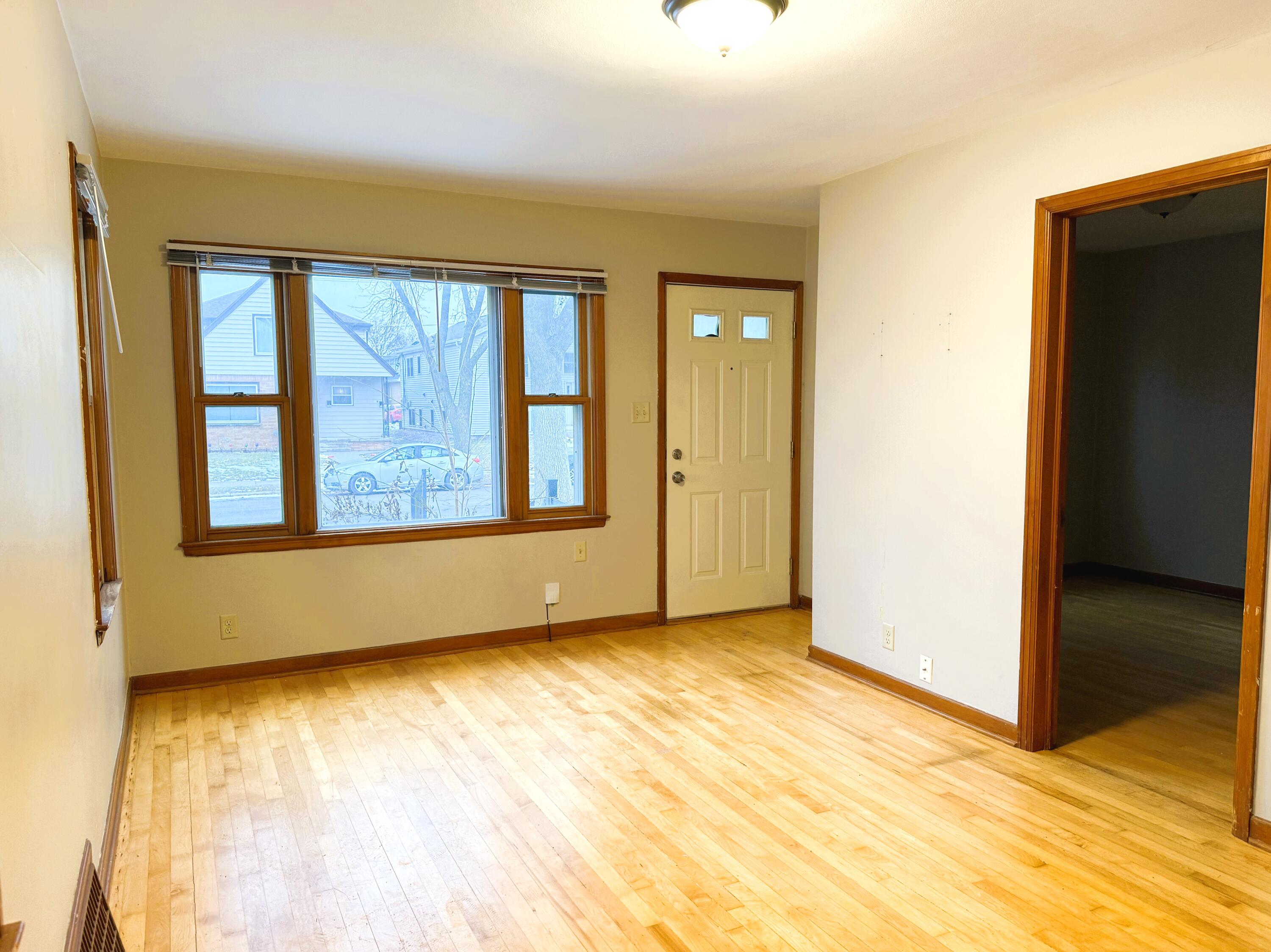 2201 South 73rd Street West Allis, WI 53219 - Photo 10 of 26 Light-filled Livingroom