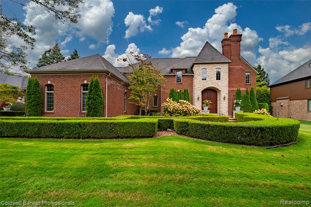 3755 Walnut Brook Drive Rochester Hills, MI 48309 - Photo 1 of 80