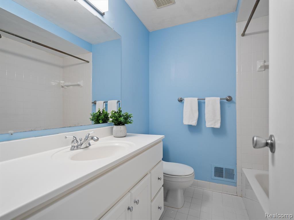 305 Torrent Court Rochester Hills, MI 48307 - Photo 29 of 36