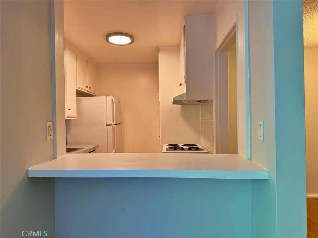 5625 North Sumner Way, Unit 212 Culver City, CA 90230 - Photo 27 of 39 a bathroom with a sink and a mirror