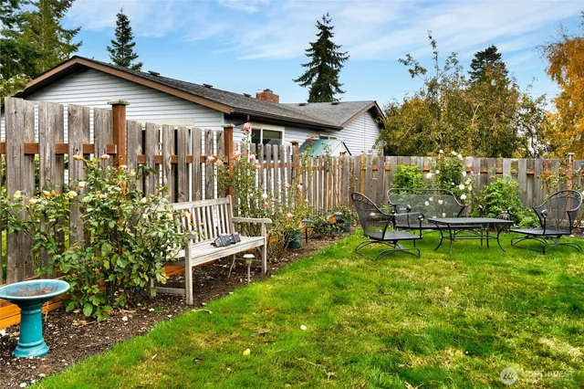 a table and chairs in front of a house