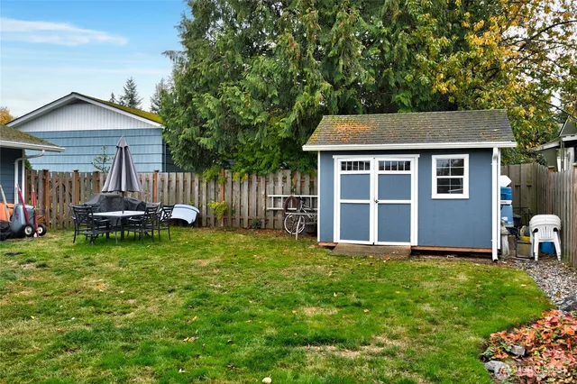 $599,950 | 2304 E Avenue, Anacortes, WA 98221