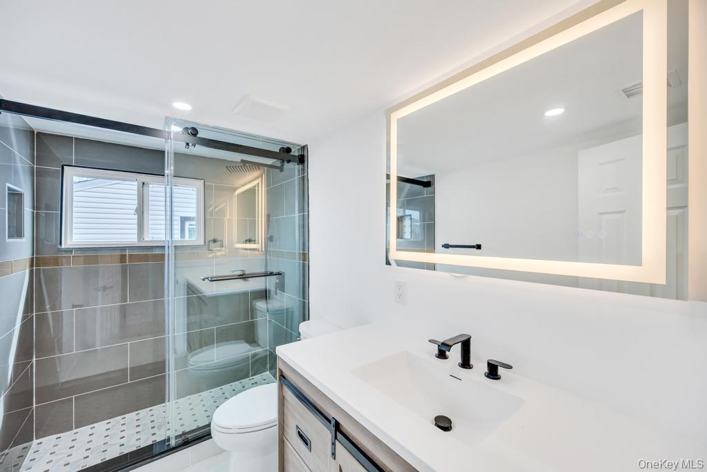 207 August Road North Babylon, NY 11703 - Photo 11 of 22