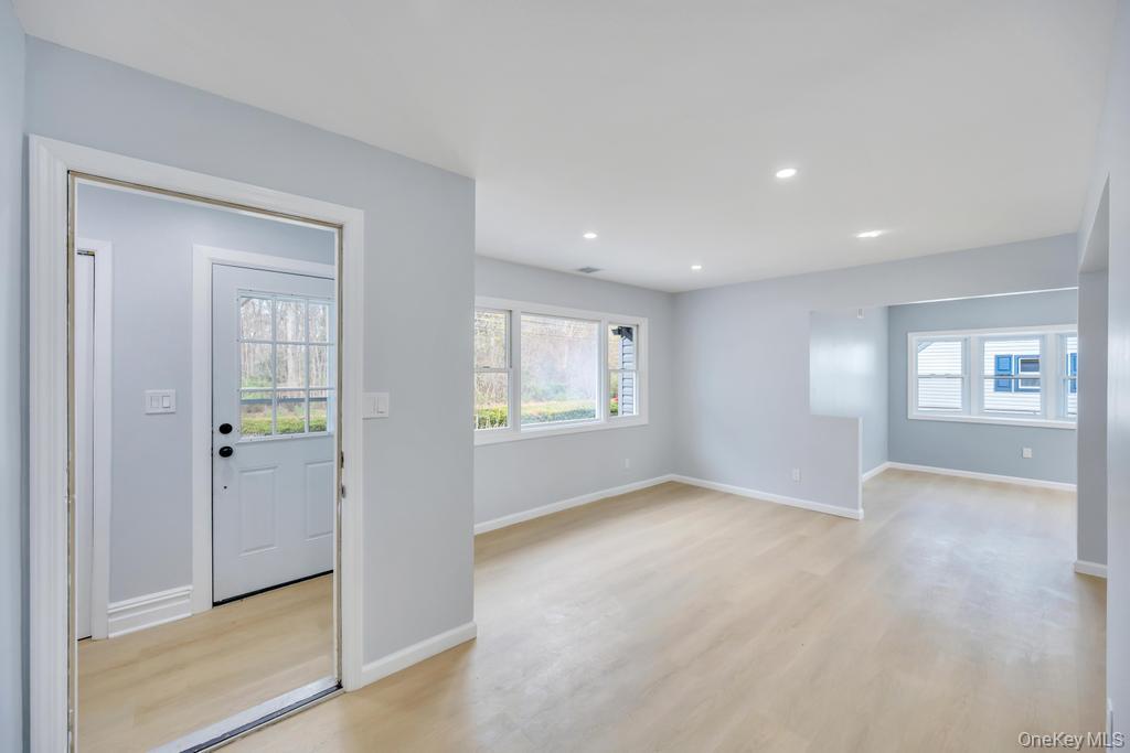 207 August Road North Babylon, NY 11703 - Photo 4 of 22