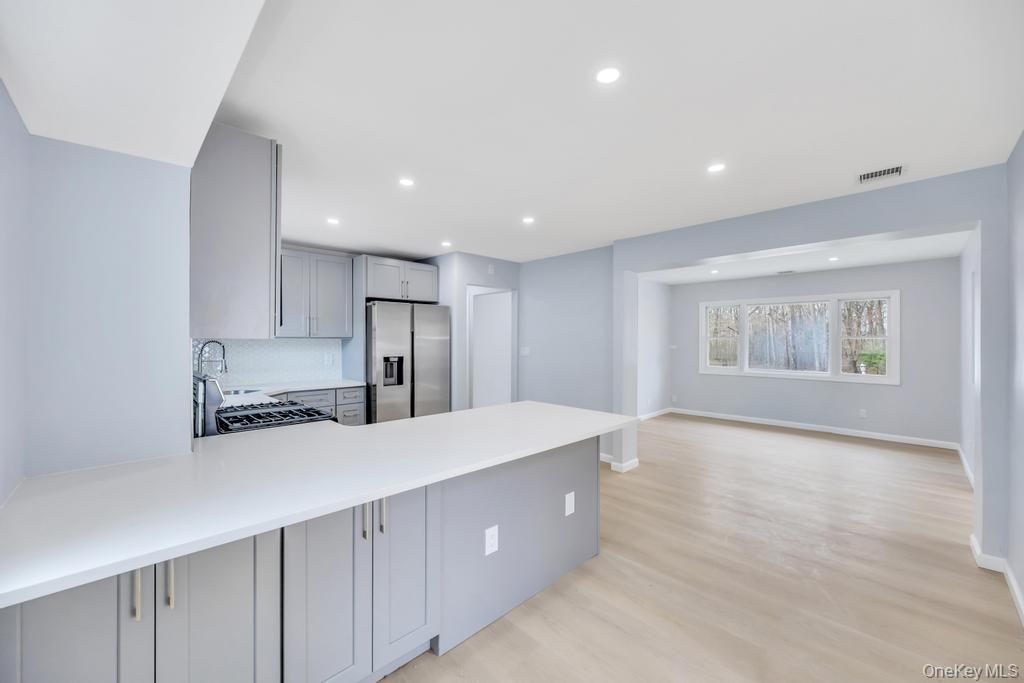 207 August Road North Babylon, NY 11703 - Photo 8 of 22