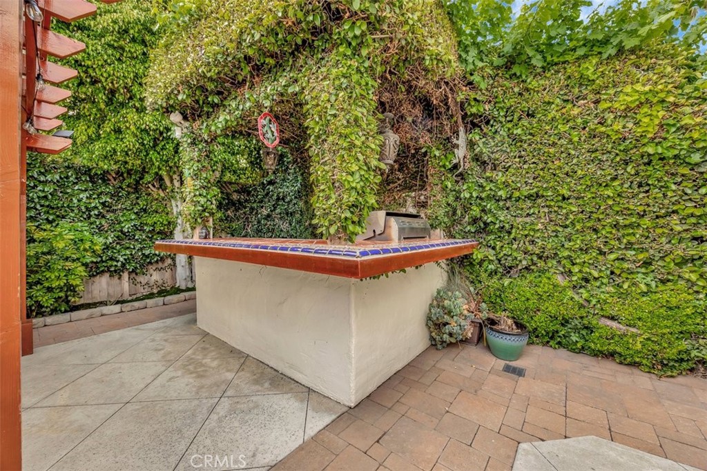 306 Avenida Monterey San Clemente, CA 92672 - Photo 33 of 41 a view of a outdoor space with fountain