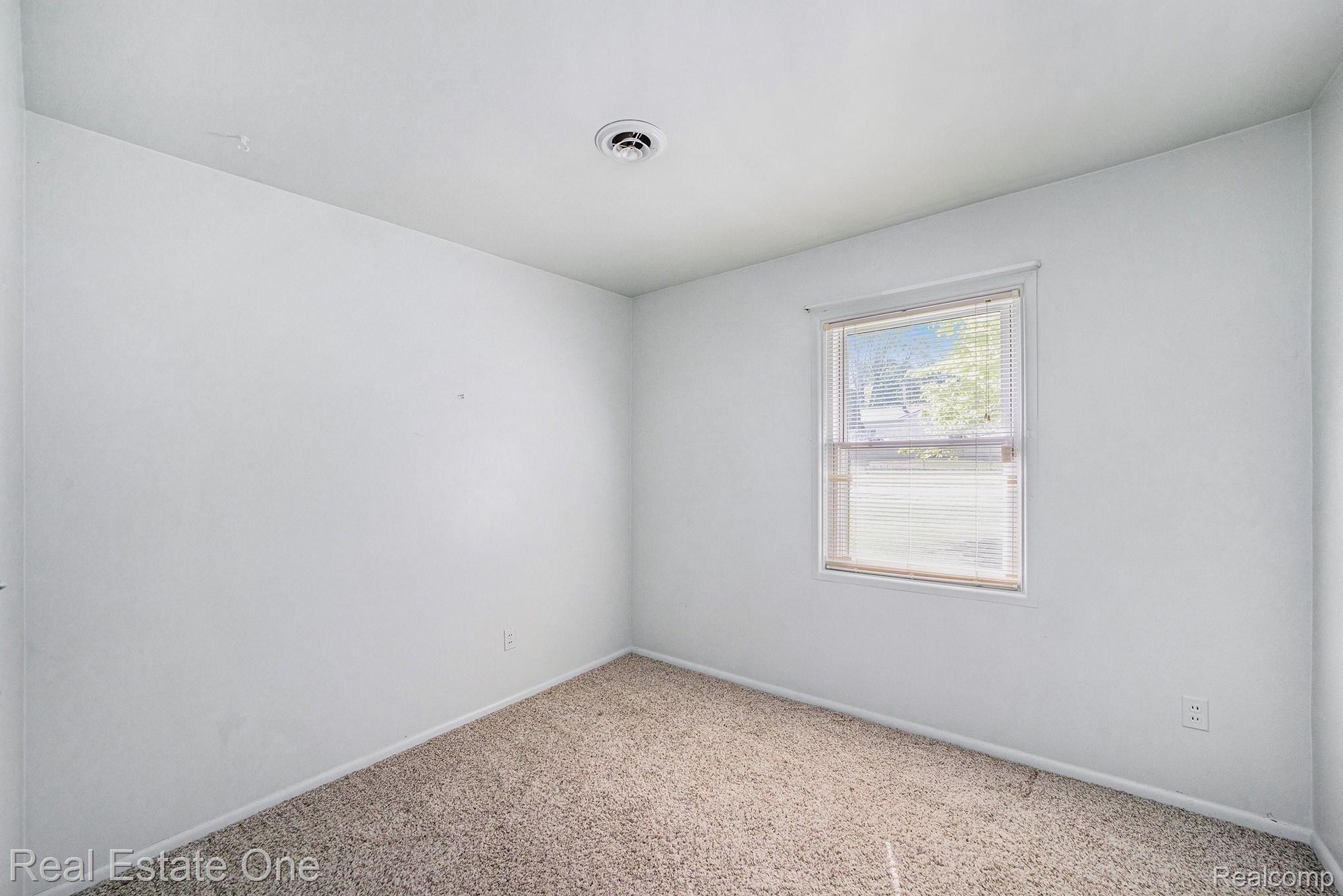 2551 Toby Road Lake Orion, MI 48359 - Photo 20 of 26 017A5175.jpg