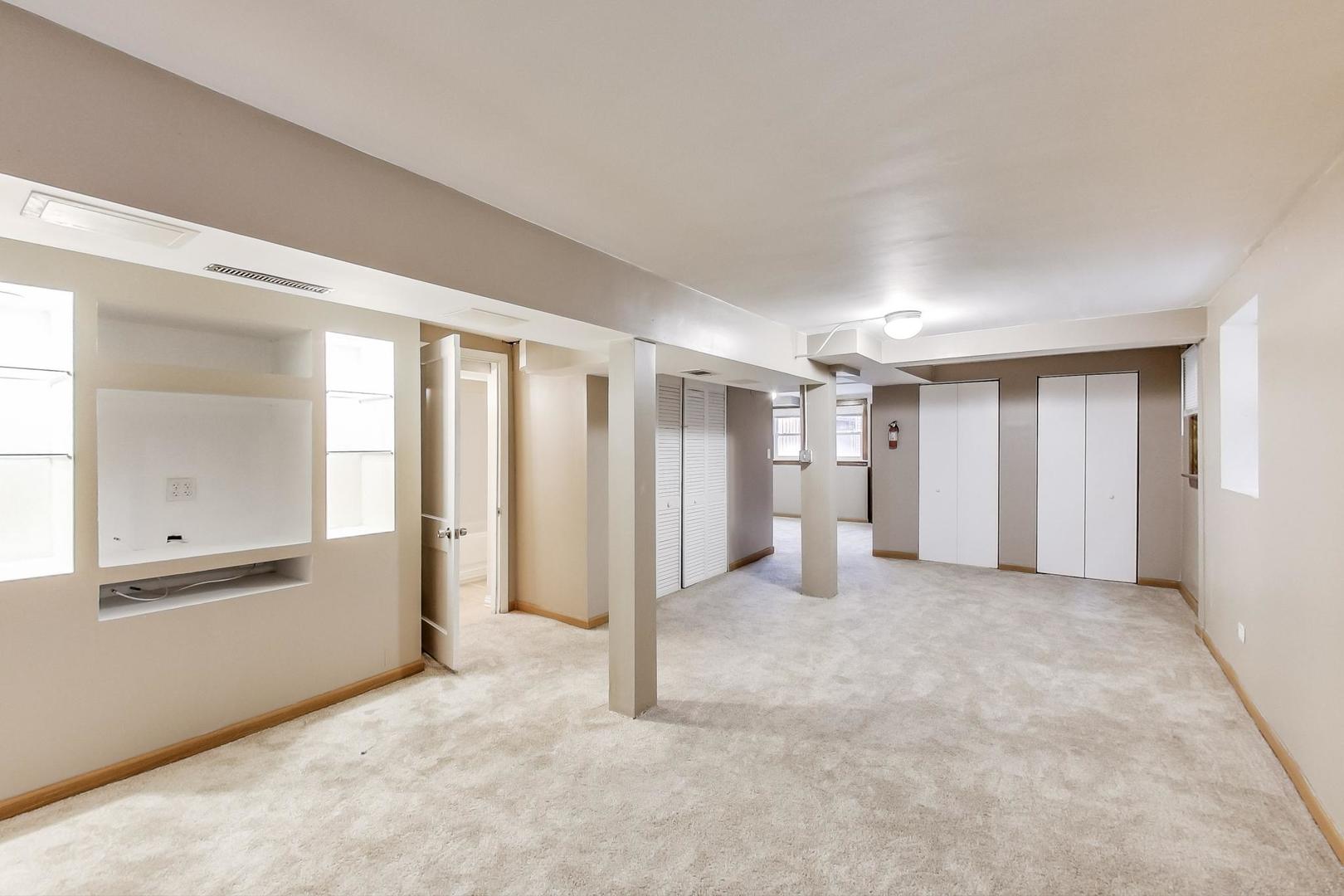 6522 28th Street Berwyn, IL 60402 - Photo 34 of 45 an empty room with a natural light
