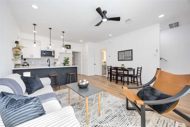 $1,690 | 5811 Senior Street, Unit B, Houston, TX 77016