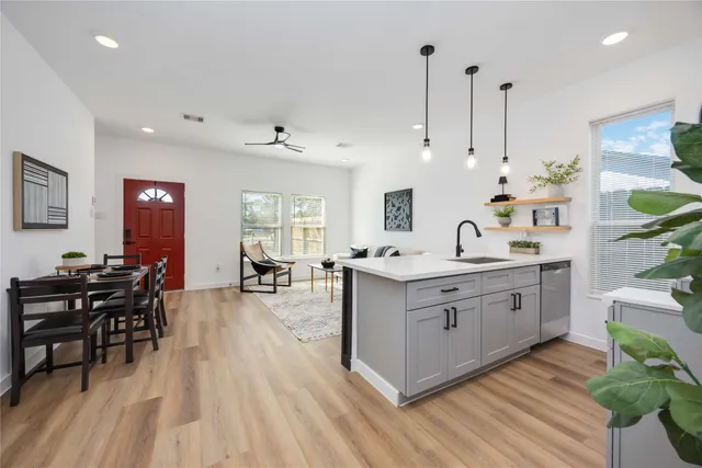 $1,690 | 5811 Senior Street, Unit B, Houston, TX 77016