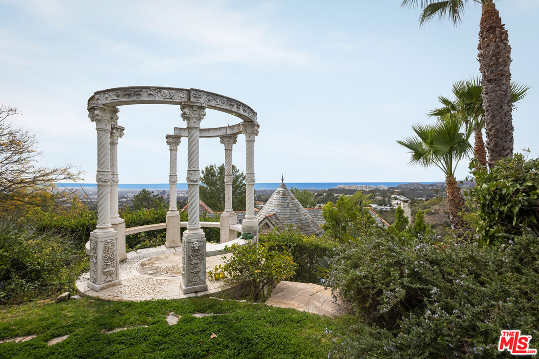 1041 Somera Road Los Angeles, CA 90077 - Photo 11 of 40