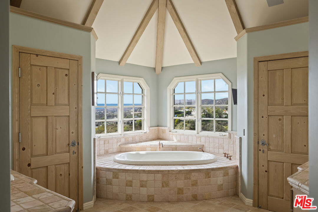 1041 Somera Road Los Angeles, CA 90077 - Photo 21 of 40 a spacious bathroom with a tub and shower