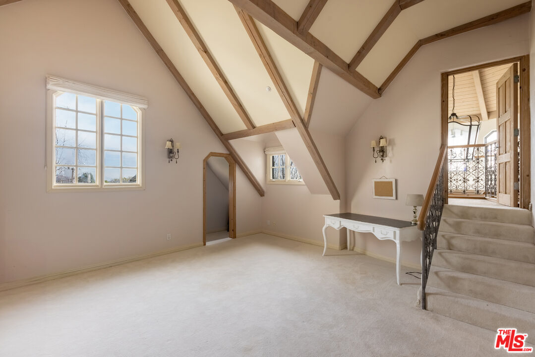 1041 Somera Road Los Angeles, CA 90077 - Photo 26 of 40 an empty room with windows