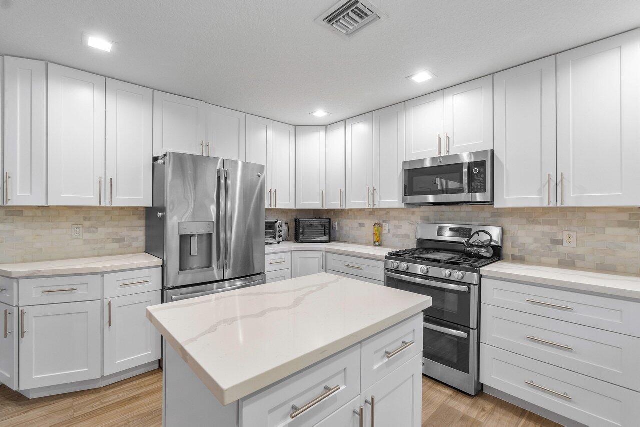 769 Northwest 7th Street Boca Raton, FL 33486 - Photo 14 of 27 015-769Northwest7thStreet-BocaRaton-FL-3
